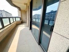 新上北龙湖,平层可做5房,毛坯好楼层,户型方正,有车位急售