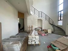 东临河户型,亲水平台,占地2亩,满五年,看房方便