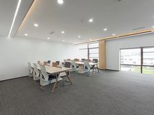 武侯立交地铁站 3隔间24工位 户型方正采光好 精装带家具