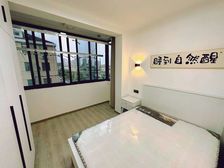 长宁区核心地段 送30万装修 娄山关路地铁口 中间楼层!
