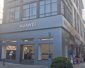 房东急售,年收15万,华为旗舰店承租,无抵押,产权清晰。