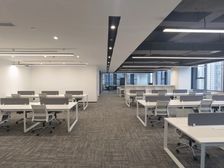 大连路地铁口 现房405平 精装修带家具 独立空调 拎包入住