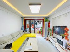 地铁口精装三房,满五年税费少,配套好临近商业,交通方便