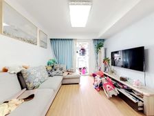 楼栋位置好,前面洋房没遮挡,三开间朝南,看房方便