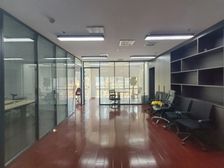 物业直租、美女招商带您看房,国际广场50平至整层500平可选