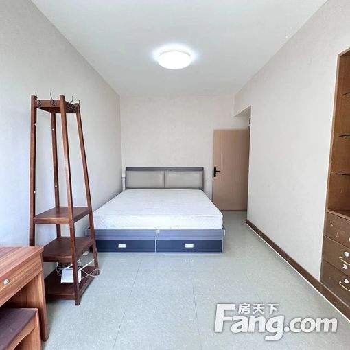 团结湖两居 临地铁站