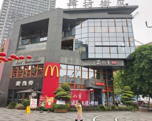 独栋急售,年收40万,德,克,士承租,无抵押,产权清晰。