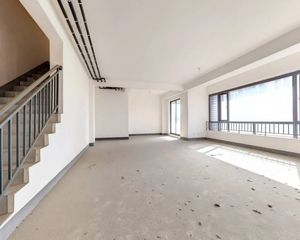 金沙次新小区 错层 利用率高层 采光视野好 性价比高