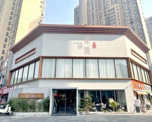 年100万丨朝阳大悦城旁丶自带停车场 把角独栋 随时可看