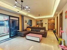 青秀未遮山一期 套三双卫 精装修带一个阳台 东南西