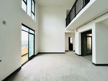 照母山光环旁 上叠带屋顶露台80平 带车位