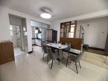 育才本部,精装三房,一梯两户,有2个租的车位