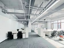 精装户型!地铁口800米!户型方正!采光好!有上下水!大前台