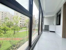 洋房!!洋房!全新未入住!带装修,全天采光!配些家电即可入住