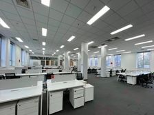 特惠来袭!地铁口独栋出租丨高挑空全套家具丨限时特惠丨阿里中心