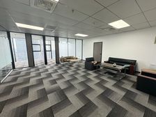 清扬地铁口 世金甲级楼 精装修带隔断 采光好 国金 时代国际