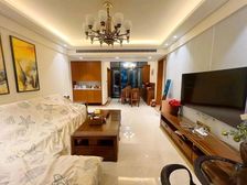 地铁口 双阳台户型 安静楼栋 双卫格局 保养全新 拎包入住