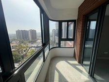 精装修,三房二厅,视野开阔,采光好,南北通透,价格可谈 。