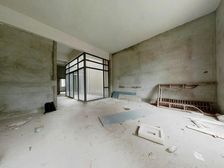 联排独栋别墅、前后大花园 满五年 有两车位