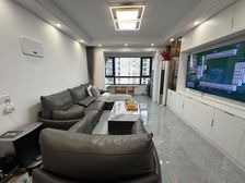 豪华装修近50万,户型正气,格局方正,拎包入住,房东诚意出售