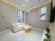 同济,铁岭招生范围内,精装南北通一房,看房方便近地铁,中间楼