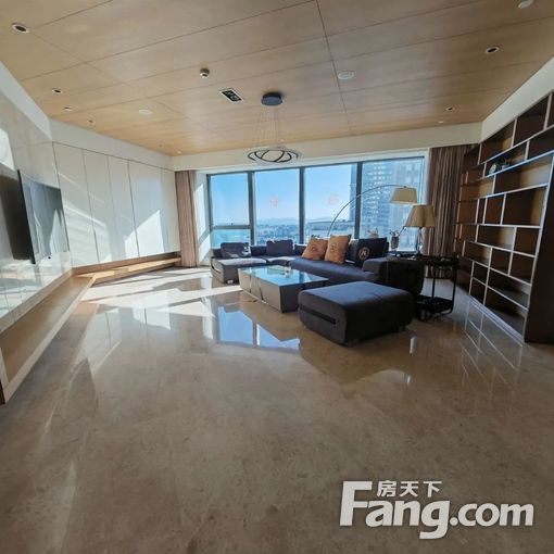 海逸天成 4室2厅3卫 电梯房 精装修283平米