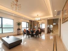 地铁口 御庭园 217.91平5居 南向精装修 随时签约