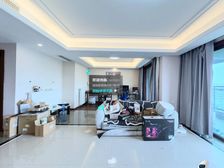 绿地新里城四期 4室2厅 南 高性价比