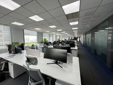 中关村商圈 中钢配楼整层919平250万装修 全套家具