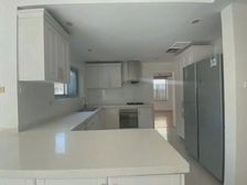 裕京花园 美式独栋地上两层 占地大 把边装修棒