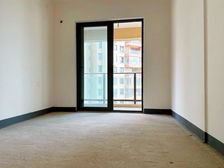 双轻轨,看小区中庭,业主安心卖,来电即可看房!