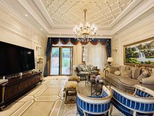 新出房源 蔚蓝卡地亚联排端户 保养很好 拎包入住