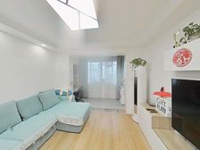 新上急卖,精装修,金沙江地铁口,南北通两房一厅,看房随时