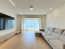 抄底拉捡漏了!60万的装修,飞机户型,小区央坐,凤凰楼层。