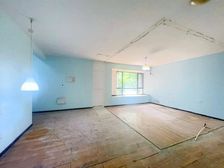 惊爆价!低楼层,横厅大套三,位置安静,双车位,正D益小