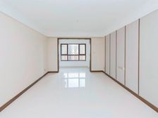 融创外滩公馆一期 3室2厅2卫 精装修 145万元