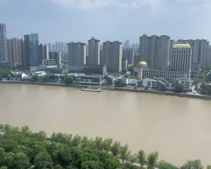 (一线江景大平层)中湾广场,238平20楼豪装1100万