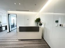 友邦金融中心 精装配家具 东北朝向 3+25个工位 拎包入住