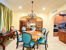 环境优美大花园 纳帕尔湾山庄 豪华装修边套 环境优美大花园