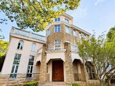 梦莱茵湖滨别墅|小区配套齐全|户型方正|花园占地四亩地|