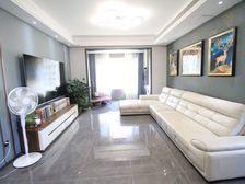 绿地隆悦公馆 豪装修 四居室 不沿街 赠送26平面积