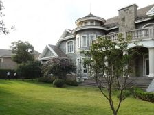 圣堡别墅 新出全新豪华装修 小区绿化高 车位充足 电梯房