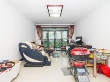 客厅带阳台,一梯两户,环境优美,业主急售,精装修