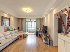 外滩豪景苑 三开间朝南少见的户型 性价比高 次新小区