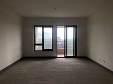 城南新区 龙湖紫云台二组团四房215万