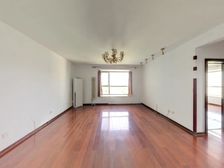 好房推荐: 房龄新 08年小区环境优美 带电梯 户型方正