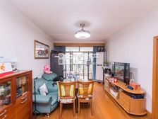 房东诚意卖!价格好谈!靠近虹口足球场,三条地铁线就在旁边。