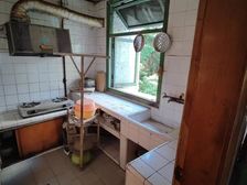 芭暑指彪房 大三房 车子可以开到楼下 停车方便