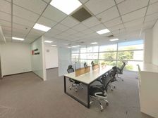 硅谷亮城85平精装修带工位落地窗无遮挡交通方便随时用