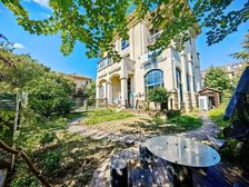 唐镇稀缺河景双拼别墅,送300多平花园,带车位,再送阁楼